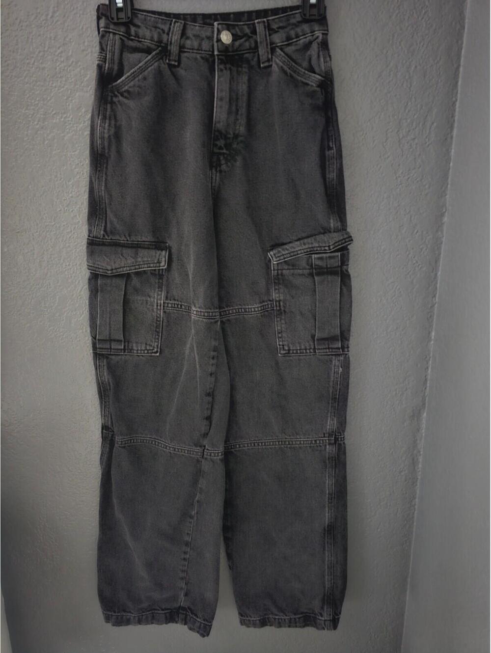 Women's H&M Divided Cargo Denim Jeans Pants Straight Leg Black Washed Size 0 - Picture 1 of 10